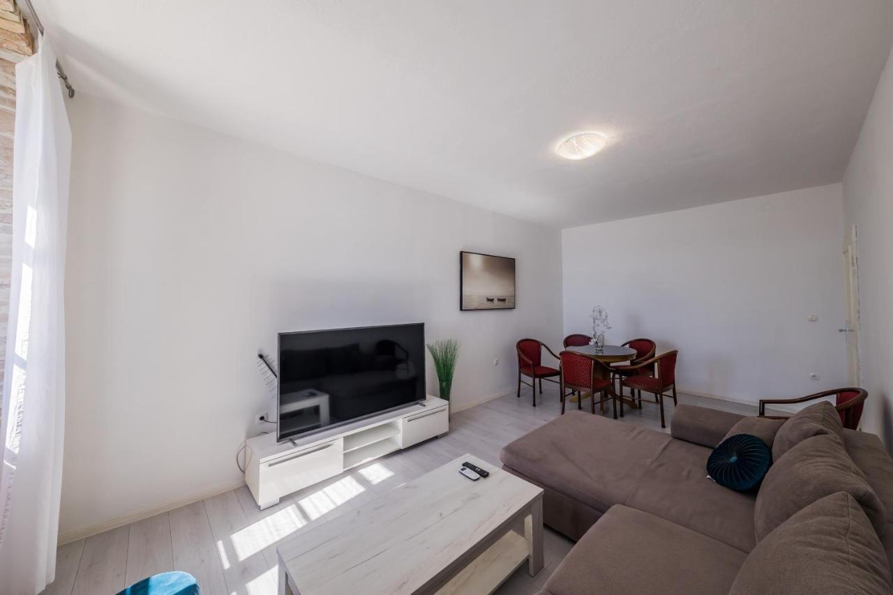 Kaštela Seafront Apartments Karlo מראה חיצוני תמונה