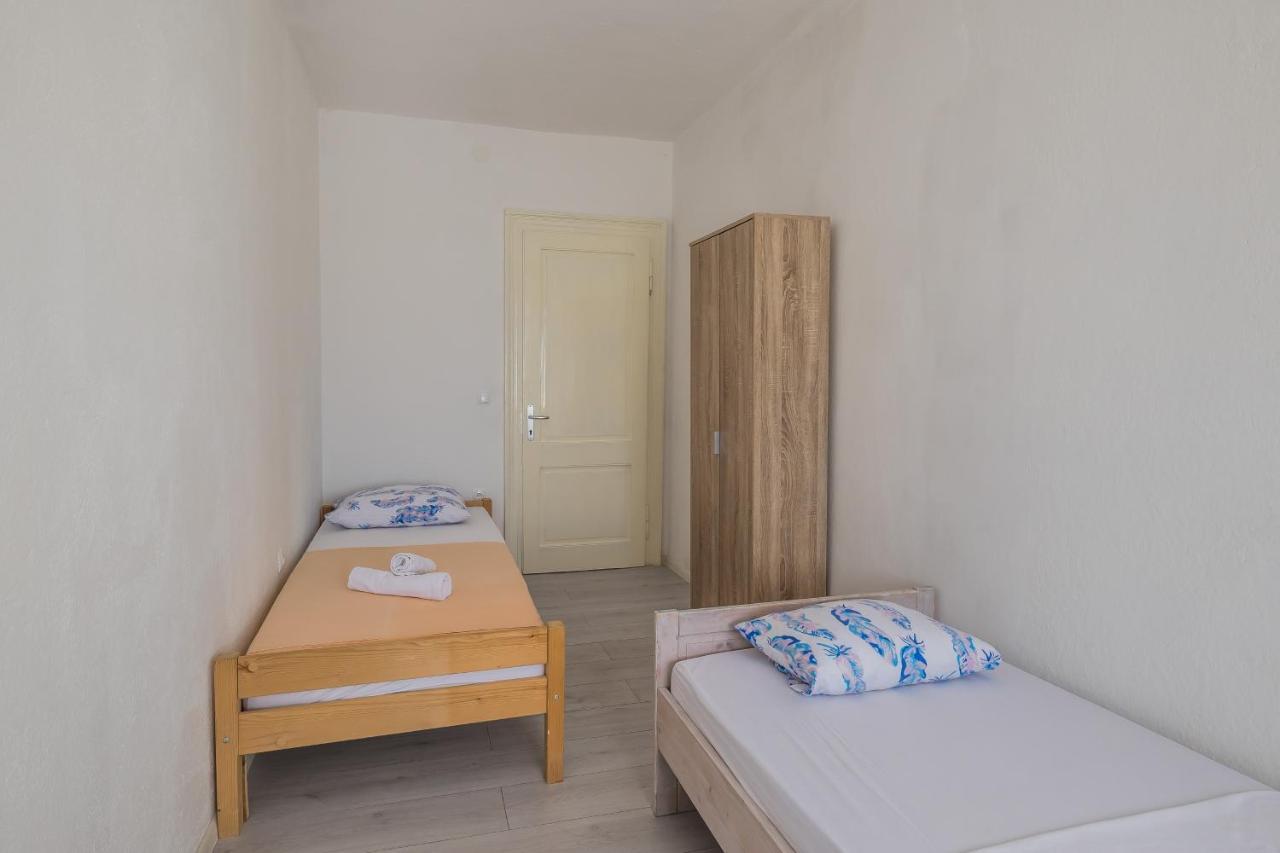Kaštela Seafront Apartments Karlo מראה חיצוני תמונה