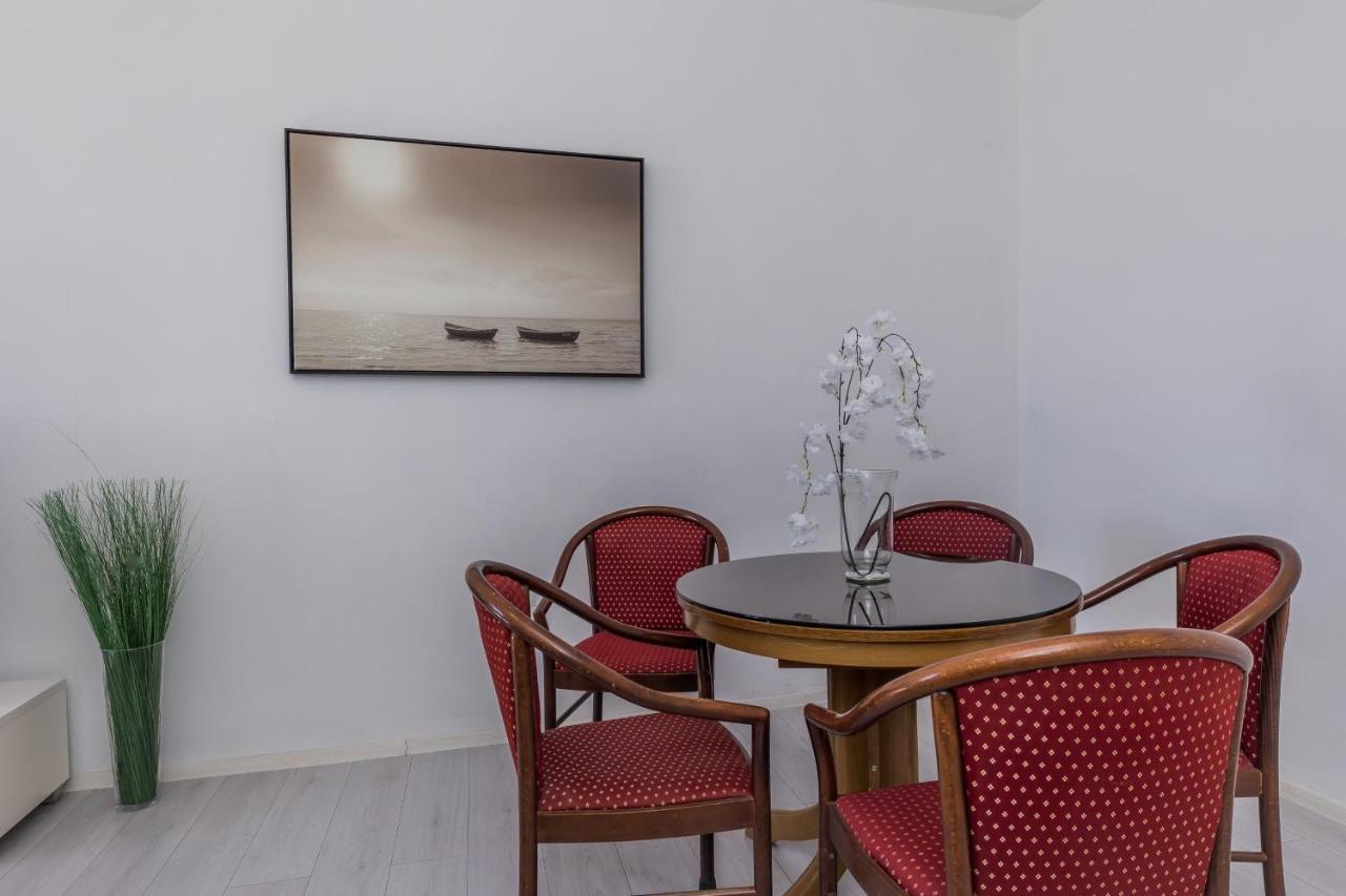 Kaštela Seafront Apartments Karlo מראה חיצוני תמונה