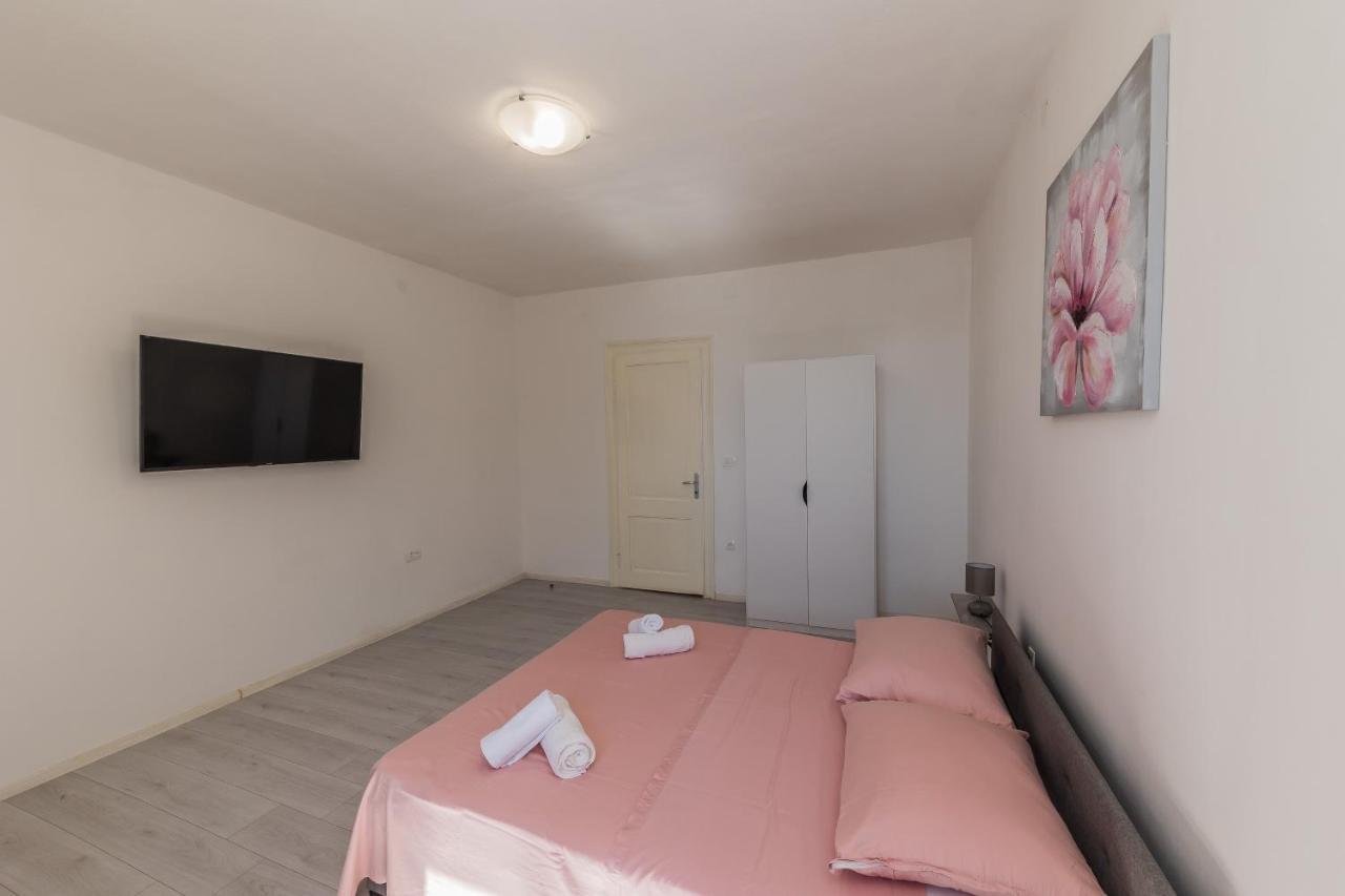 Kaštela Seafront Apartments Karlo מראה חיצוני תמונה
