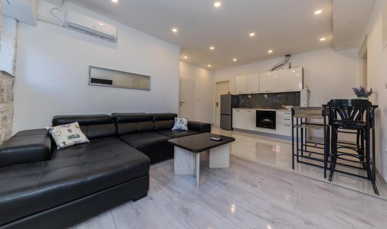 Kaštela Seafront Apartments Karlo מראה חיצוני תמונה
