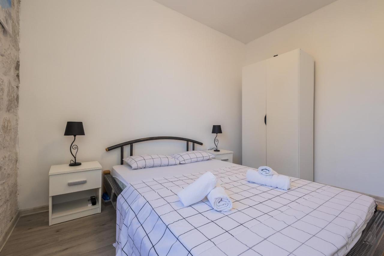 Kaštela Seafront Apartments Karlo מראה חיצוני תמונה
