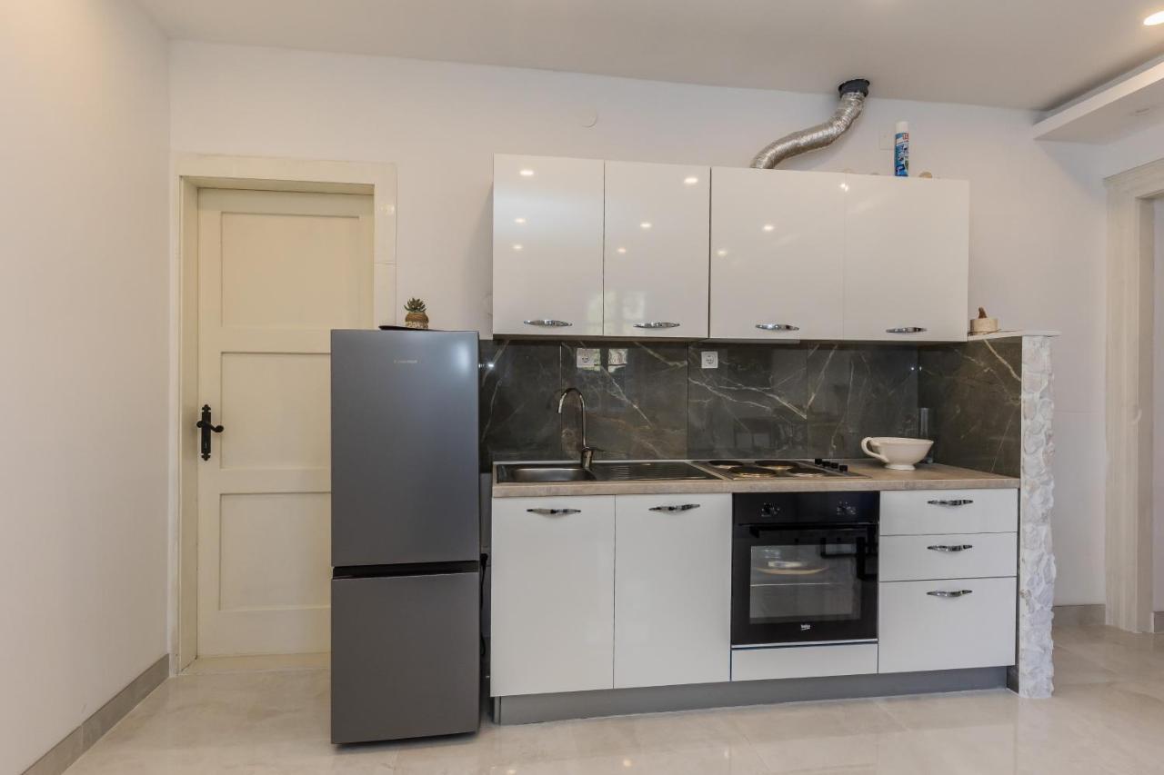 Kaštela Seafront Apartments Karlo מראה חיצוני תמונה